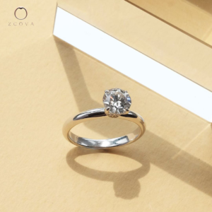 Lia engagement ring with round diamond