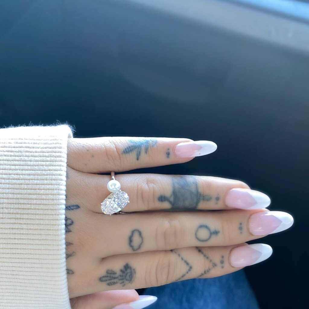 Ariana Grande's 5CT oval diamond and pearl Engagement Ring