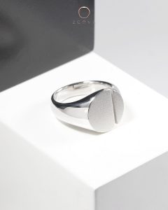 Signet Men's Fashion Ring in White Gold