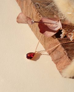Pear-cut red garnet Pendant necklace