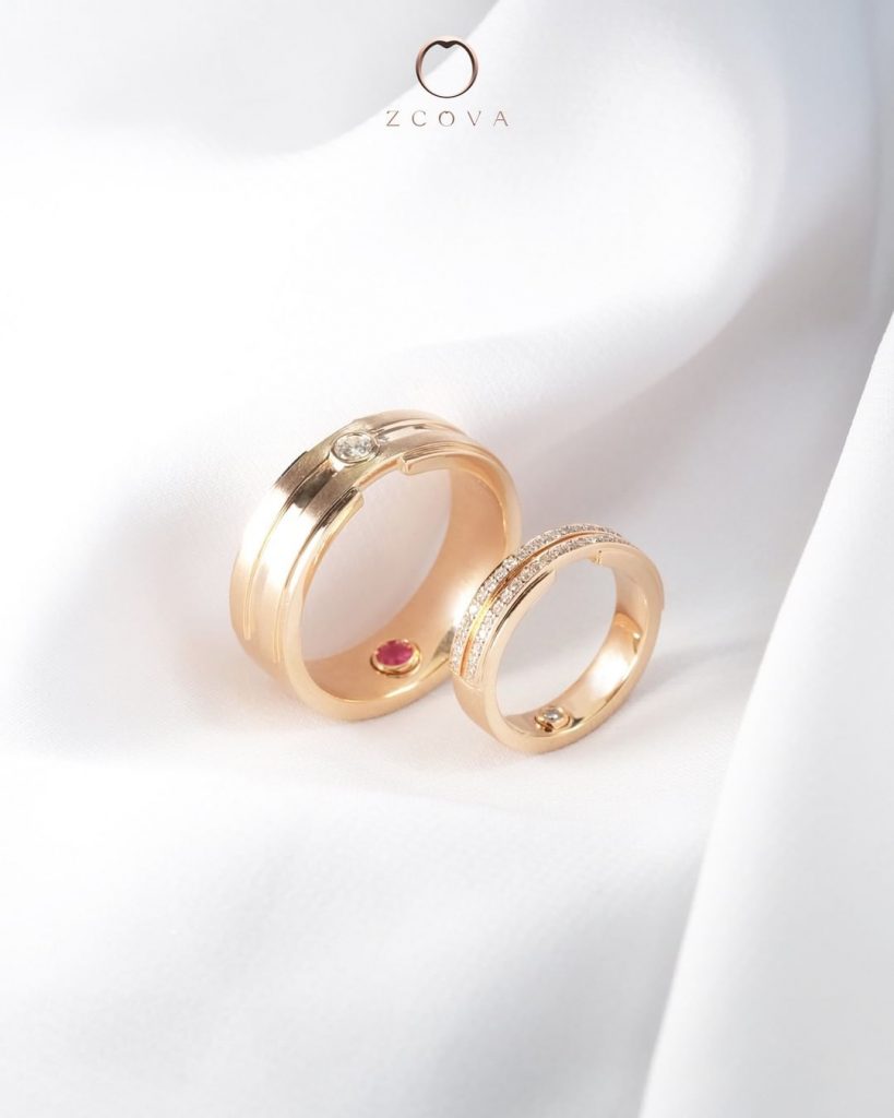 ZCOVA Hidden gemstone and diamond wedding band in 18K rose gold