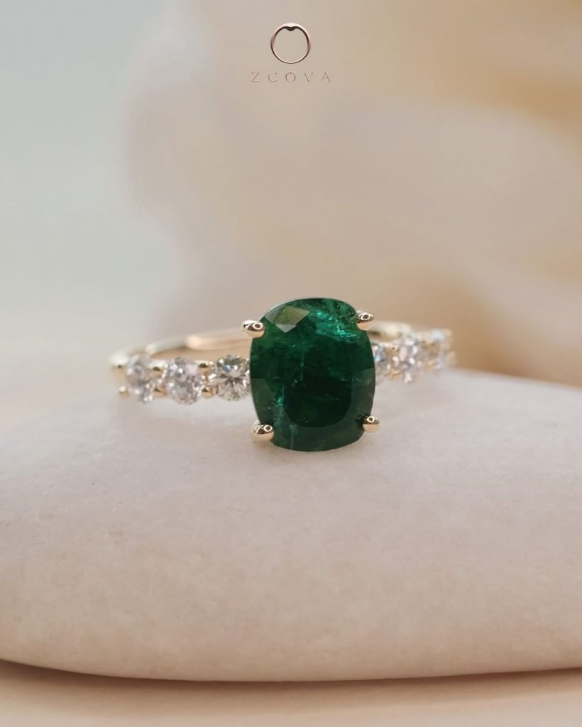 Oval Green Emerald Gemstone 7 Stone U Shape Setting with Side Diamond Yellow Gold