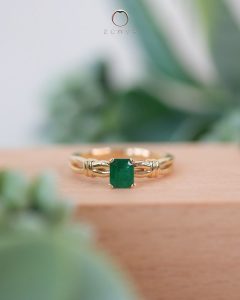 radiant cut green emerald gemstone engagement ring in 18k yellow gold